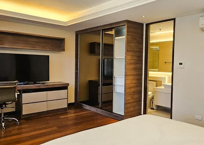 2 Bedroom Urban Oasis Poblacion Apartment *