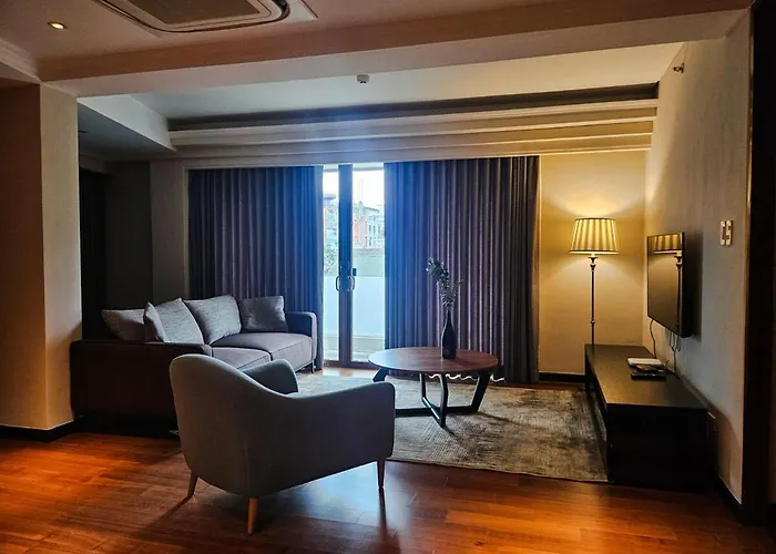 2 Bedroom Urban Oasis Poblacion Apartment