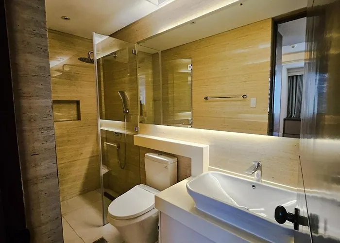 2 Bedroom Urban Oasis Poblacion Apartment